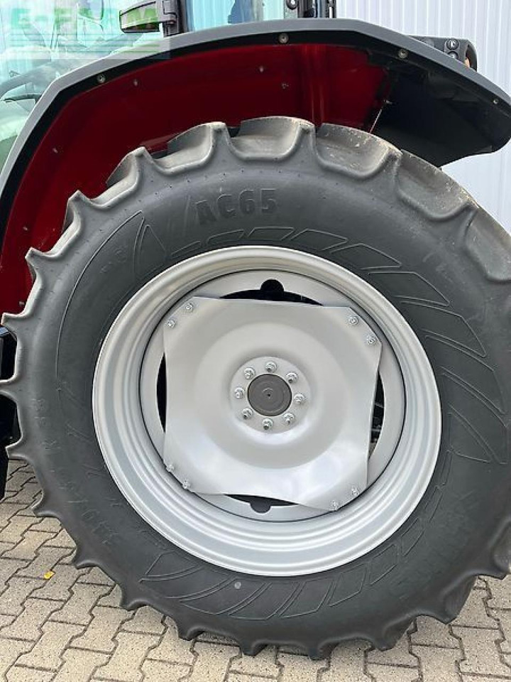 Massey Ferguson 5711m - Traktor: pilt 4 Massey Ferguson 5711m - Traktor: pilt 4