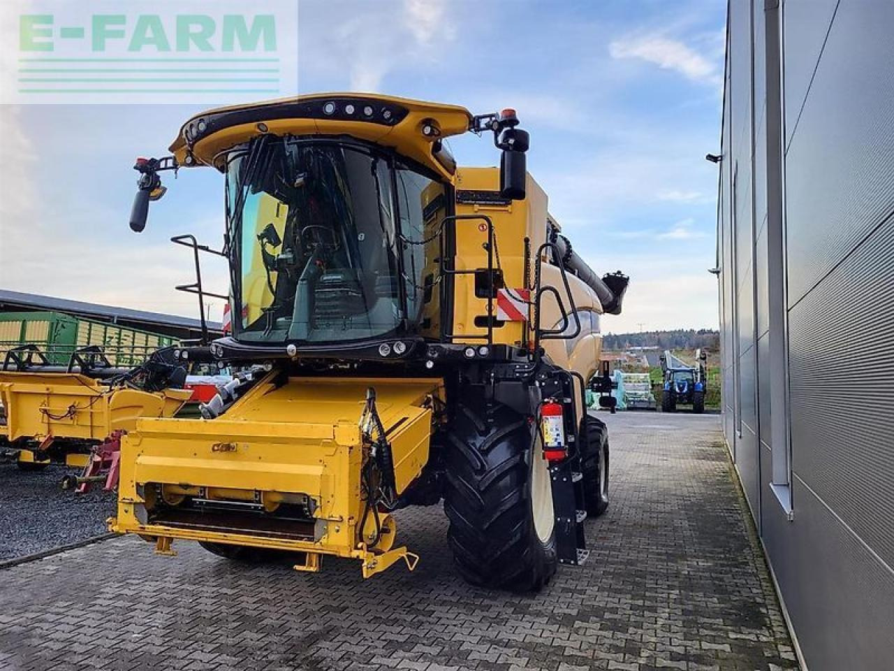 New Holland cx 8.80 allrad - Kombain: pilt 2 New Holland cx 8.80 allrad - Kombain: pilt 2