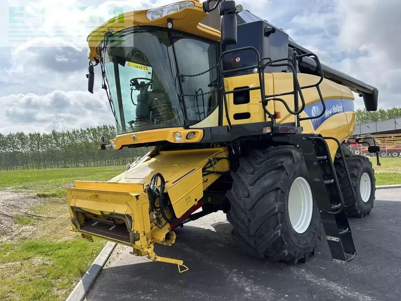 New Holland cx 8090 - Kombain: pilt 2 New Holland cx 8090 - Kombain: pilt 2