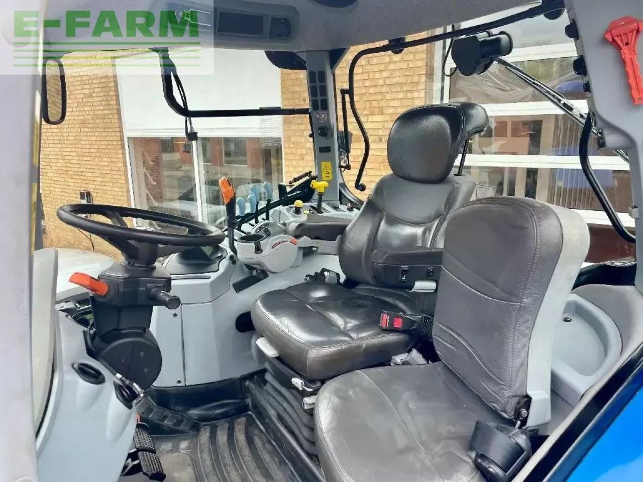Traktor New Holland t 7030: pilt 7