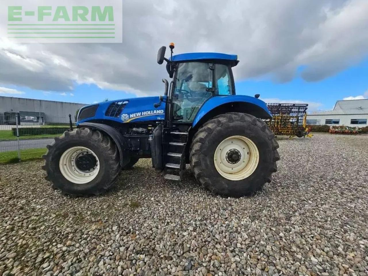 New Holland t 8.300 - Traktor: pilt 1 New Holland t 8.300 - Traktor: pilt 1