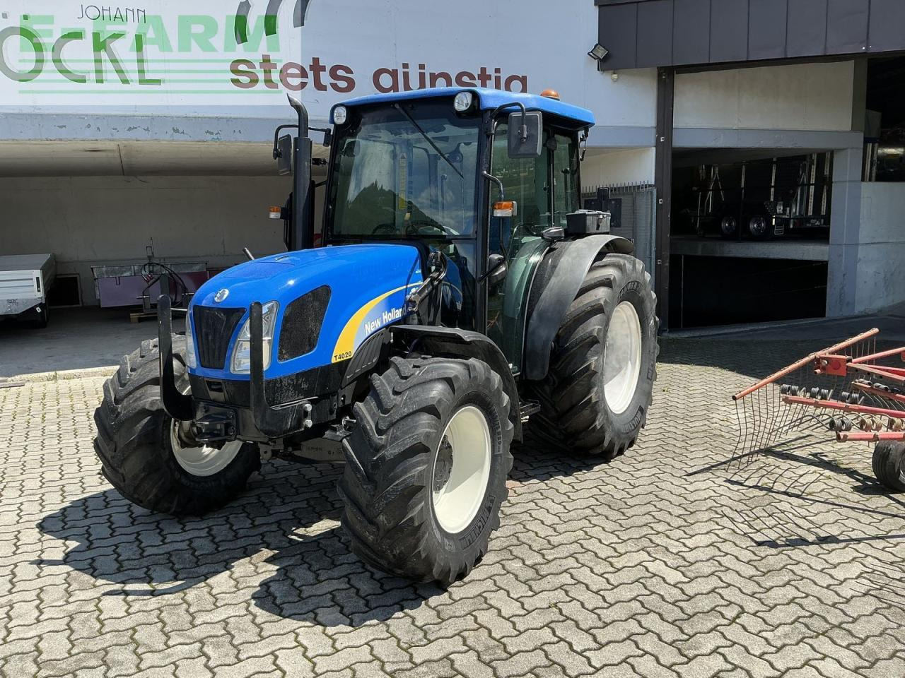 New Holland t4020 deluxe Deluxe - Traktor: pilt 1 New Holland t4020 deluxe Deluxe - Traktor: pilt 1