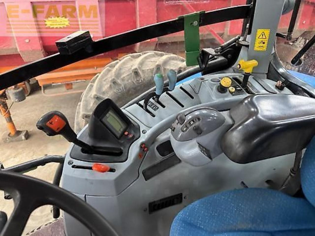 Traktor New Holland t6030: pilt 9