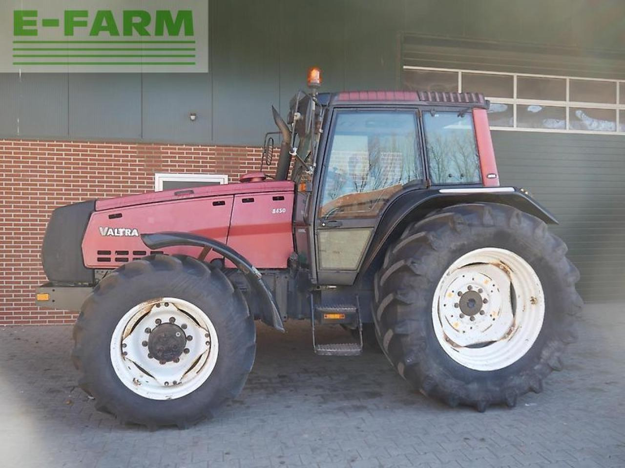 Valtra 8450 - Traktor: pilt 5 Valtra 8450 - Traktor: pilt 5