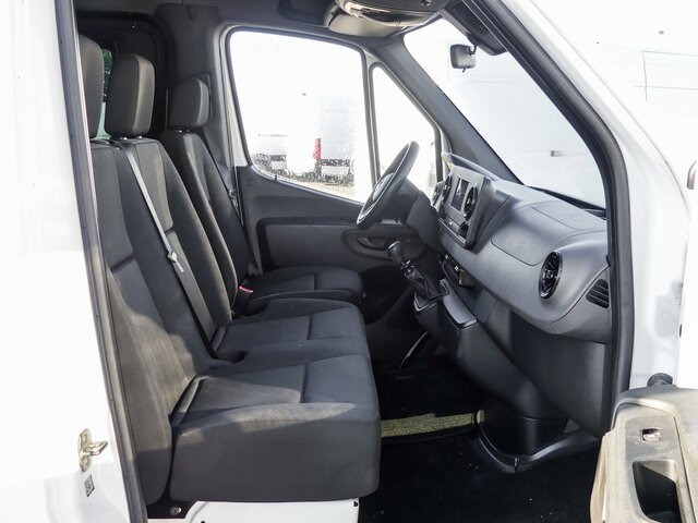 MERCEDES-BENZ Sprinter 214 CDI Kasten,3924,MBUX,Kamera... - Väike kaubik: pilt 2 MERCEDES-BENZ Sprinter 214 CDI Kasten,3924,MBUX,Kamera... - Väike kaubik: pilt 2