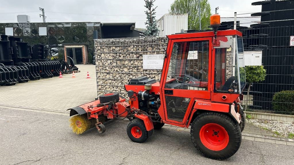 Hako 2300 D Kleintraktor, hyrd. Kehrmaschine, Zapfwelle - Munitsipaaltraktor: pilt 5 Hako 2300 D Kleintraktor, hyrd. Kehrmaschine, Zapfwelle - Munitsipaaltraktor: pilt 5