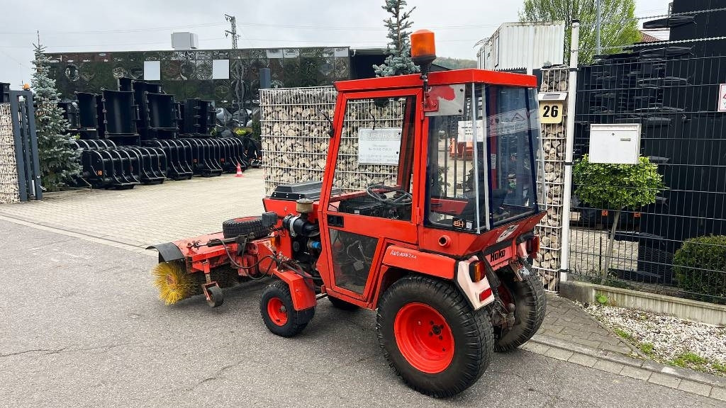 Hako 2300 D Kleintraktor, hyrd. Kehrmaschine, Zapfwelle - Munitsipaaltraktor: pilt 2 Hako 2300 D Kleintraktor, hyrd. Kehrmaschine, Zapfwelle - Munitsipaaltraktor: pilt 2