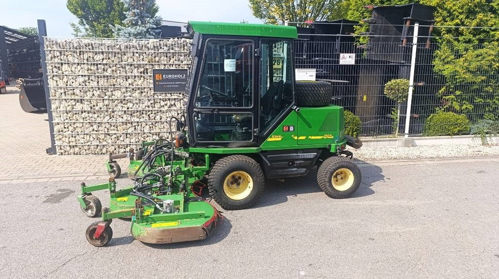 John Deere 1505 vollhydr. Großflächenmäher 3 m Mähwerk Allrad - Niiduk: pilt 4 John Deere 1505 vollhydr. Großflächenmäher 3 m Mähwerk Allrad - Niiduk: pilt 4