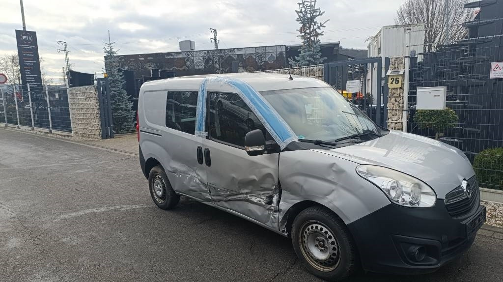 Opel Combo Kastenwagen Transp. Seitenschaden fahrbereit - Tarbesõiduk furgoon: pilt 1 Opel Combo Kastenwagen Transp. Seitenschaden fahrbereit - Tarbesõiduk furgoon: pilt 1