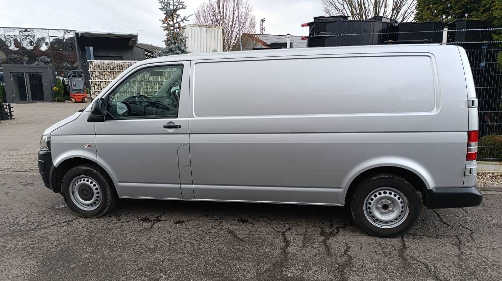 Volkswagen T5 2.0 TDI, Transporter, Kasten, Werkstattschränke - Tarbesõiduk furgoon: pilt 4 Volkswagen T5 2.0 TDI, Transporter, Kasten, Werkstattschränke - Tarbesõiduk furgoon: pilt 4