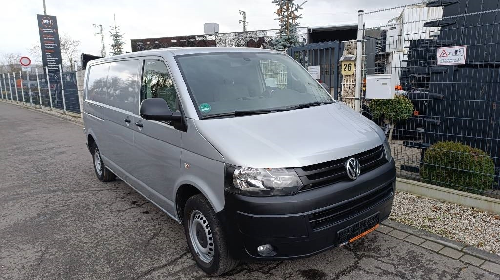Volkswagen T5 2.0 TDI, Transporter, Kasten, Werkstattschränke - Tarbesõiduk furgoon: pilt 1 Volkswagen T5 2.0 TDI, Transporter, Kasten, Werkstattschränke - Tarbesõiduk furgoon: pilt 1