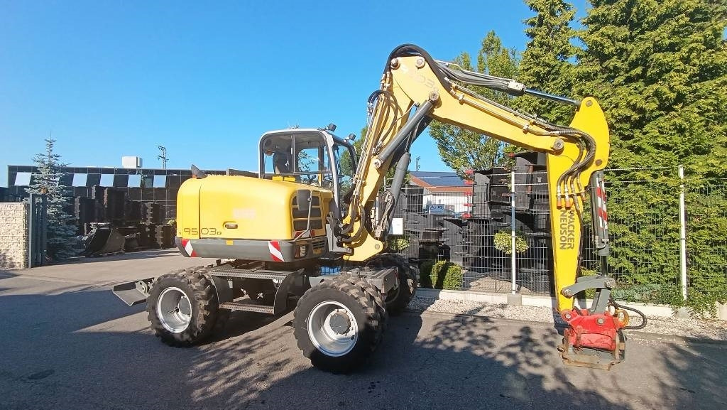 Wacker Neuson 9503 Bagger Powertilt, SW Martin, Verstellausleger - Ratastel ekskavaator: pilt 2 Wacker Neuson 9503 Bagger Powertilt, SW Martin, Verstellausleger - Ratastel ekskavaator: pilt 2