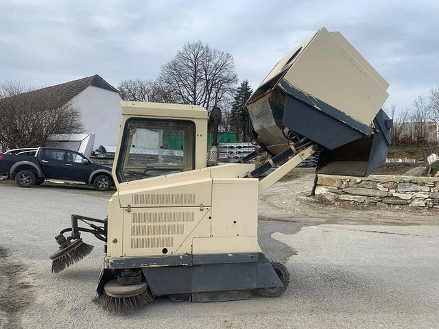 Amros 1250 Kehrmaschine - Tänavapühkimismasin: pilt 1 Amros 1250 Kehrmaschine - Tänavapühkimismasin: pilt 1