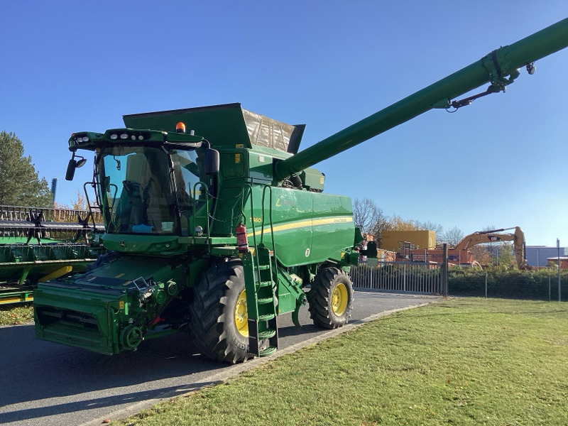 John Deere T660i mit 630X Schneidwerk - Kombain: pilt 1 John Deere T660i mit 630X Schneidwerk - Kombain: pilt 1