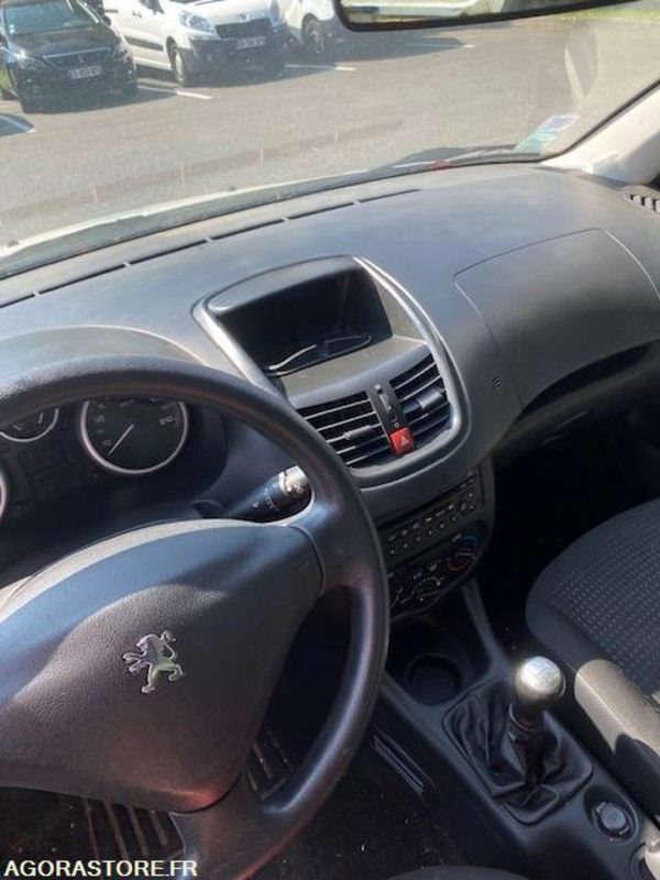 206+ AFFAIRE PACK CD CLIM 1.4 HDI BLUE LION 70 CV - 2010 / 185 000 KM - Auto: pilt 5 206+ AFFAIRE PACK CD CLIM 1.4 HDI BLUE LION 70 CV - 2010 / 185 000 KM - Auto: pilt 5