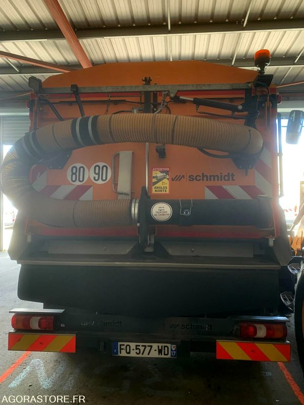 BALAYEUSE COMPOSÉE D'UN PORTEUR MERCEDES ET D'UN SYSTÈME DE BALAYAGE SCHMIDT - Tänavapühkimismasin: pilt 5 BALAYEUSE COMPOSÉE D'UN PORTEUR MERCEDES ET D'UN SYSTÈME DE BALAYAGE SCHMIDT - Tänavapühkimismasin: pilt 5