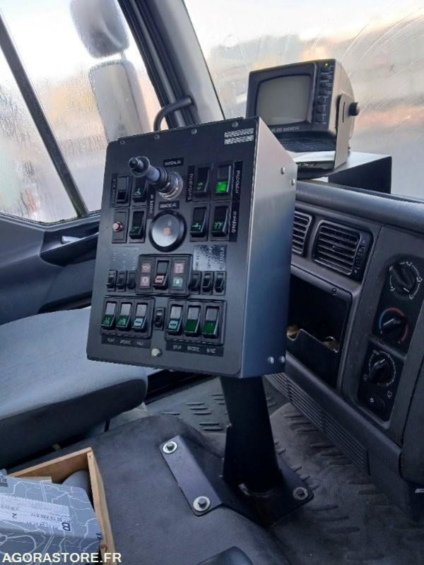 BALAYEUSE RENAULT MIDLUM 220 DCI - Tänavapühkimismasin: pilt 2 BALAYEUSE RENAULT MIDLUM 220 DCI - Tänavapühkimismasin: pilt 2