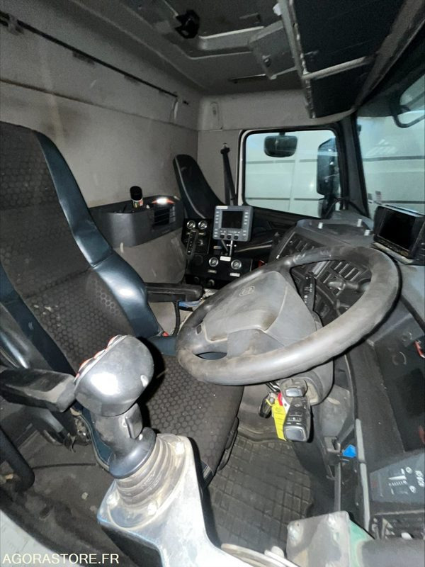 BALAYEUSE VOLVO BLANC 6 ROUES - ANNEE 2013 - 245000KMS - Tänavapühkimismasin: pilt 5 BALAYEUSE VOLVO BLANC 6 ROUES - ANNEE 2013 - 245000KMS - Tänavapühkimismasin: pilt 5
