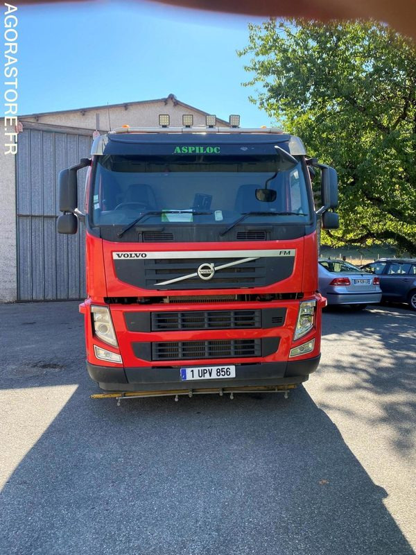 BALAYEUSE VOLVO ROUGE 6ROUES - ANNEE 2011- 298975KMS - Tänavapühkimismasin: pilt 2 BALAYEUSE VOLVO ROUGE 6ROUES - ANNEE 2011- 298975KMS - Tänavapühkimismasin: pilt 2