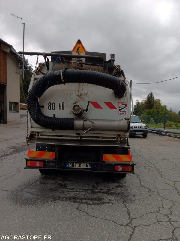 BALAYEUSE de Voiries- RENAULT MIDLUM 220 DXI avec aspiratrice EUROVOIRIE - Tänavapühkimismasin: pilt 3 BALAYEUSE de Voiries- RENAULT MIDLUM 220 DXI avec aspiratrice EUROVOIRIE - Tänavapühkimismasin: pilt 3