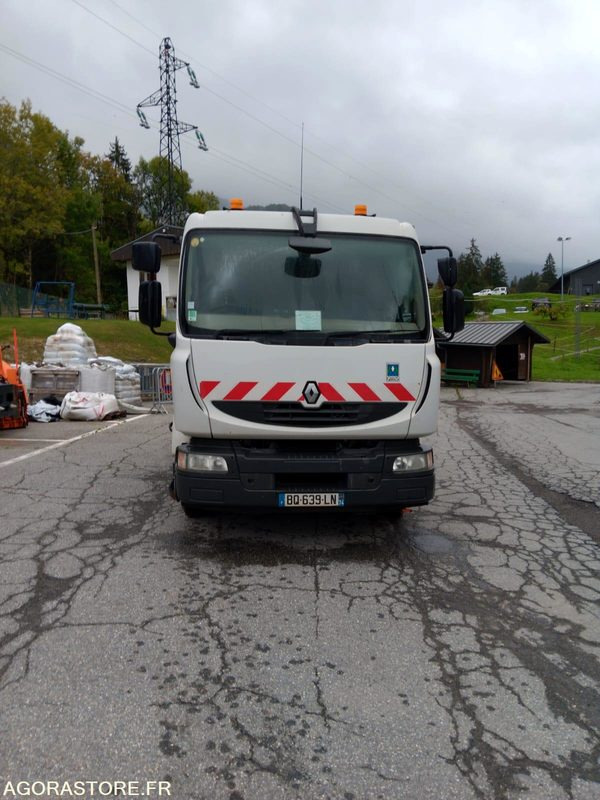 BALAYEUSE de Voiries- RENAULT MIDLUM 220 DXI avec aspiratrice EUROVOIRIE - Tänavapühkimismasin: pilt 1 BALAYEUSE de Voiries- RENAULT MIDLUM 220 DXI avec aspiratrice EUROVOIRIE - Tänavapühkimismasin: pilt 1
