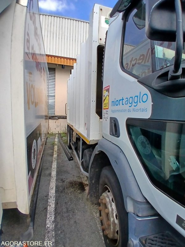 BOM 19 T RENAULT 270 DCI - 2002 - 370 889km - Prügiauto: pilt 5 BOM 19 T RENAULT 270 DCI - 2002 - 370 889km - Prügiauto: pilt 5