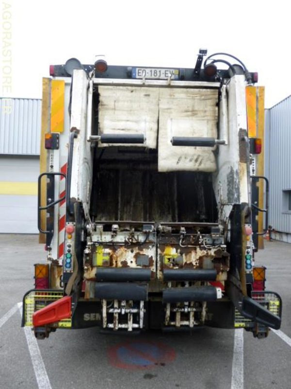 BOM ECONIC MERCEDES CABINE TYPE BUS 2007 4 places 247550kms - Prügiauto: pilt 2 BOM ECONIC MERCEDES CABINE TYPE BUS 2007 4 places 247550kms - Prügiauto: pilt 2