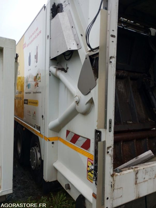 BOM Renault non roulante (sans culasse) 347000kms - Prügiauto: pilt 4 BOM Renault non roulante (sans culasse) 347000kms - Prügiauto: pilt 4