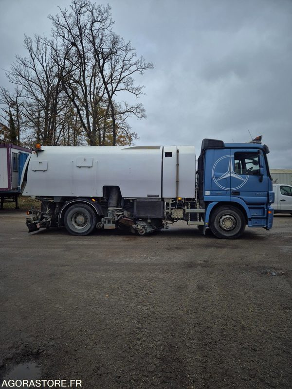 Balayeuse Eurovoirie Optifant 70 TA THP - 2012 - 242 000 heures - Tänavapühkimismasin: pilt 1 Balayeuse Eurovoirie Optifant 70 TA THP - 2012 - 242 000 heures - Tänavapühkimismasin: pilt 1