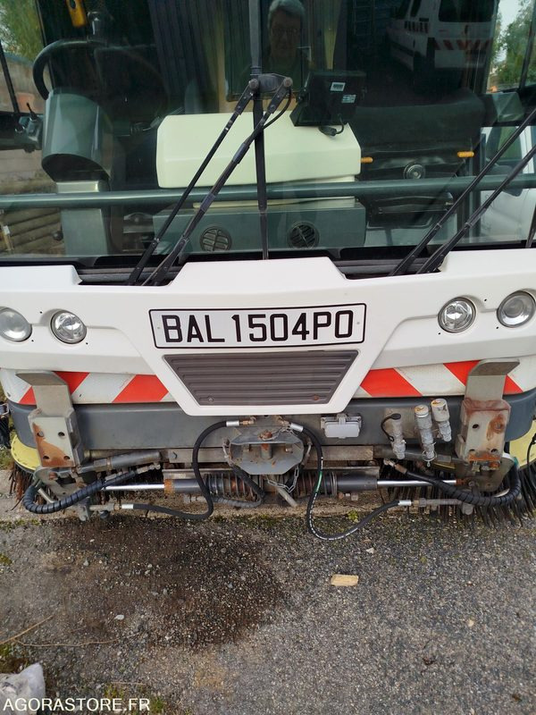 Balayeuse RAVO 540 XL + 3ème balai - Tänavapühkimismasin: pilt 4 Balayeuse RAVO 540 XL + 3ème balai - Tänavapühkimismasin: pilt 4