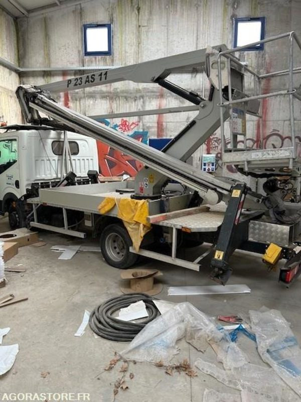 CAMION NACELLE NISSAN IMER P 23 AS 11 2013 20 000 KM - Veoautolt tõusev platvorm: pilt 1 CAMION NACELLE NISSAN IMER P 23 AS 11 2013 20 000 KM - Veoautolt tõusev platvorm: pilt 1