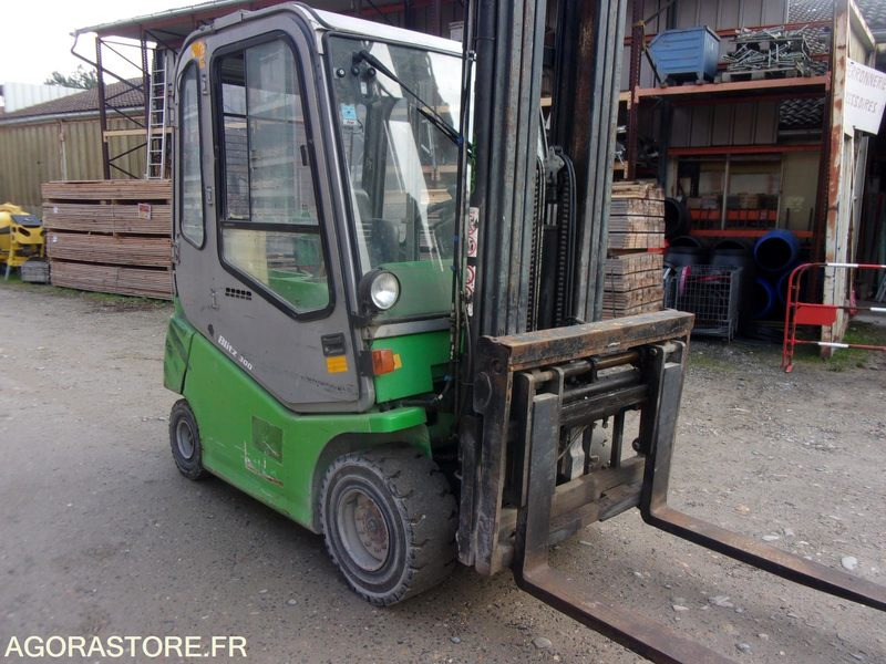 CHARIOT ÉLÉVATEUR 3 TONNES POSITIONNEUR DE FOURCHES ELECTRIQUE CESAB - Elektritõstuk: pilt 1 CHARIOT ÉLÉVATEUR 3 TONNES POSITIONNEUR DE FOURCHES ELECTRIQUE CESAB - Elektritõstuk: pilt 1