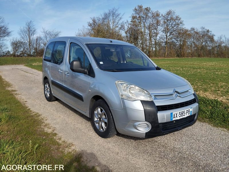 CITROEN BERLINGO COMBISPACE 1.6 HDI 110 DIESEL - 5 PLACES - ANNÉE 2009 - Auto: pilt 2 CITROEN BERLINGO COMBISPACE 1.6 HDI 110 DIESEL - 5 PLACES - ANNÉE 2009 - Auto: pilt 2