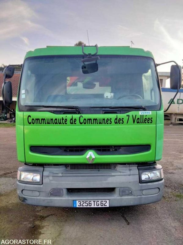 Camion avec benne et grue attenante à la cabine - Prügiauto: pilt 1 Camion avec benne et grue attenante à la cabine - Prügiauto: pilt 1