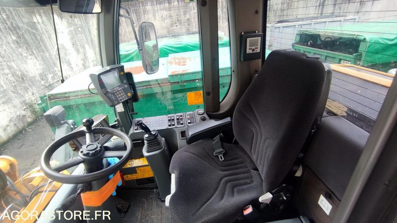 Chargeuse LIEBHERR L524 avec godet haut déversement - 2012 - Laadur: pilt 3 Chargeuse LIEBHERR L524 avec godet haut déversement - 2012 - Laadur: pilt 3