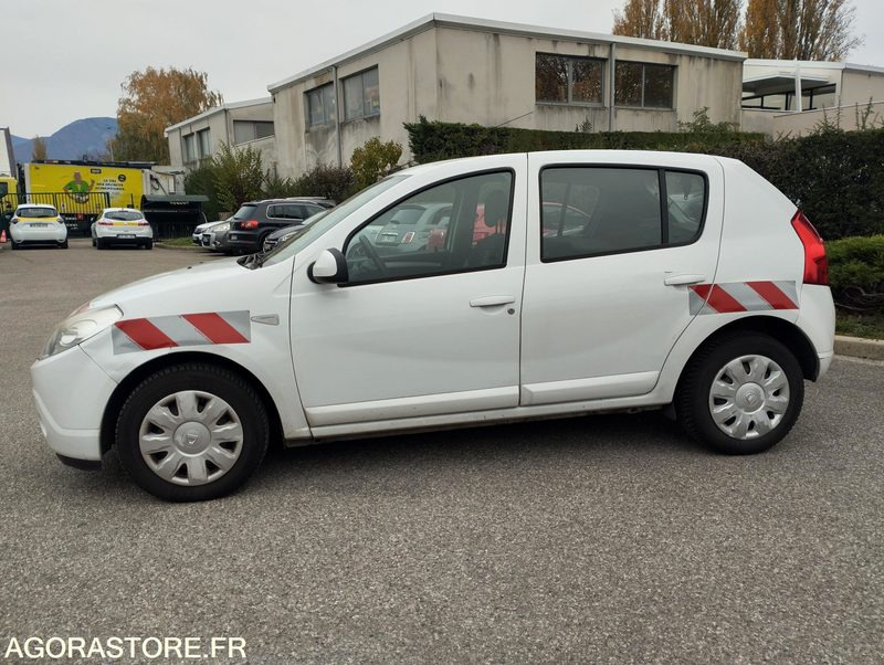 DACIA SANDERO_1.5 dCi eco2 90 cv _ CL-855-YM - Auto: pilt 4 DACIA SANDERO_1.5 dCi eco2 90 cv _ CL-855-YM - Auto: pilt 4