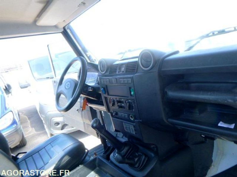 DEFENDER -Land Rover - 2011 - 131930km - 122ch - BON ETAT - Maastur: pilt 4 DEFENDER -Land Rover - 2011 - 131930km - 122ch - BON ETAT - Maastur: pilt 4