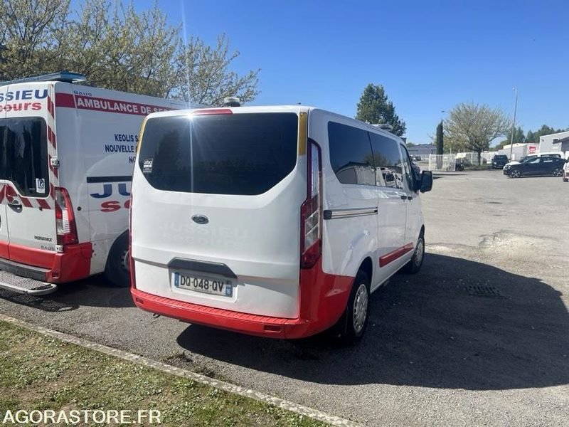DQ-048-QV - Non Roulant - Pour pièces - FORD CUSTOM - VASP - 361 398 Kms - Kiirabiauto: pilt 4 DQ-048-QV - Non Roulant - Pour pièces - FORD CUSTOM - VASP - 361 398 Kms - Kiirabiauto: pilt 4