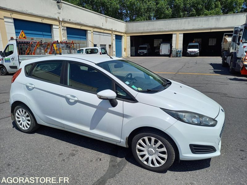 FORD FIESTA TDCI 70 FAP TREND 5 portes - Auto: pilt 5 FORD FIESTA TDCI 70 FAP TREND 5 portes - Auto: pilt 5