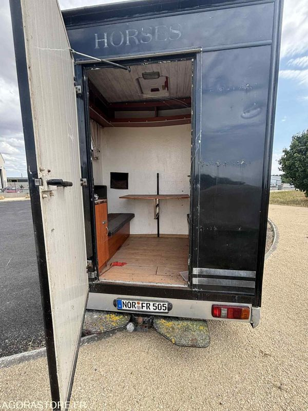 Fourgon FORD - Transport de 2 Chevaux - 2004 - 137 510 KM - Kaubik: pilt 4 Fourgon FORD - Transport de 2 Chevaux - 2004 - 137 510 KM - Kaubik: pilt 4