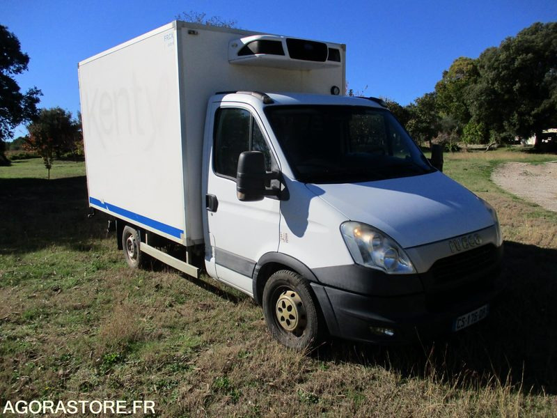 IVECO 35S13 de 2013 426915Kms "d'autoroute"chassis cabine frigorifique - Tarbesõiduk külmik: pilt 2 IVECO 35S13 de 2013 426915Kms "d'autoroute"chassis cabine frigorifique - Tarbesõiduk külmik: pilt 2