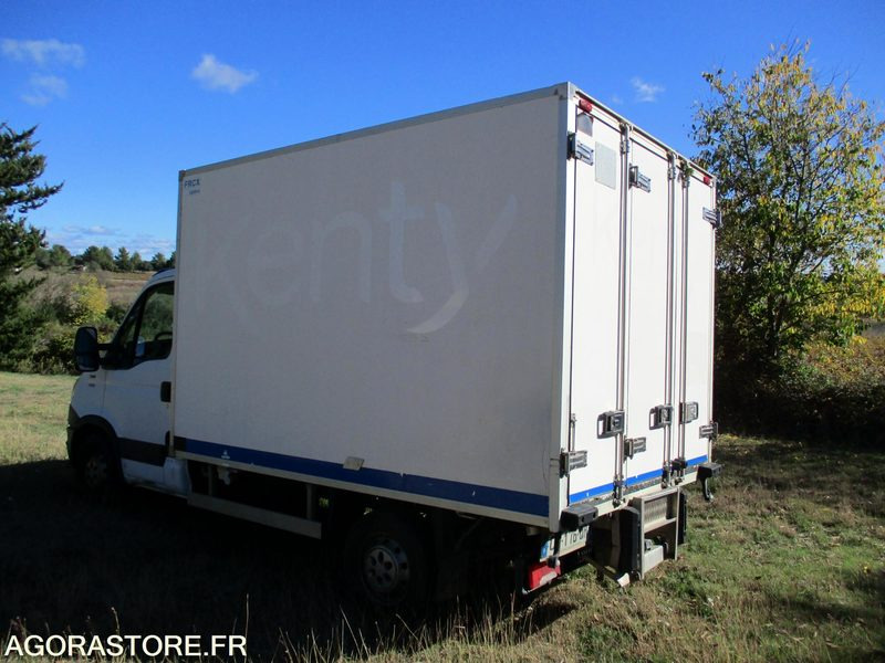 IVECO 35S13 de 2013 426915Kms "d'autoroute"chassis cabine frigorifique - Tarbesõiduk külmik: pilt 3 IVECO 35S13 de 2013 426915Kms "d'autoroute"chassis cabine frigorifique - Tarbesõiduk külmik: pilt 3
