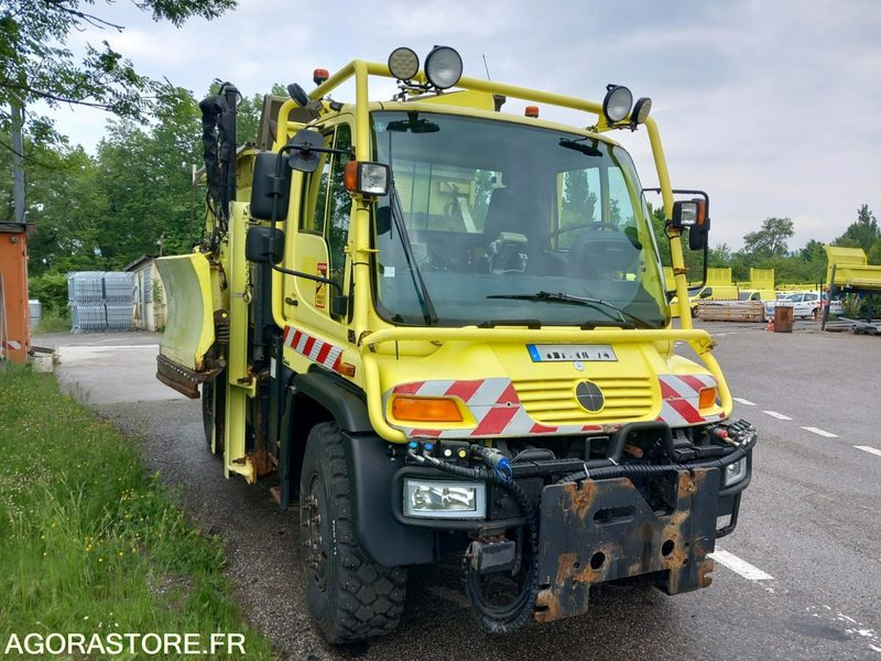 MERCEDES UNIMOG 4X4 4RD AVEC SALEUSE ET AILERONS KU0105 SL0307 AB0107 AB0107 - Lumekoristusmasina: pilt 1 MERCEDES UNIMOG 4X4 4RD AVEC SALEUSE ET AILERONS KU0105 SL0307 AB0107 AB0107 - Lumekoristusmasina: pilt 1