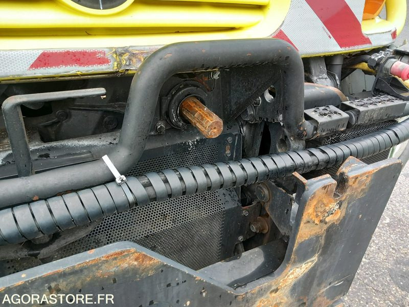 MERCEDES UNIMOG 4X4 4RD AVEC SALEUSE ET AILERONS KU0105 SL0307 AB0107 AB0107 - Lumekoristusmasina: pilt 3 MERCEDES UNIMOG 4X4 4RD AVEC SALEUSE ET AILERONS KU0105 SL0307 AB0107 AB0107 - Lumekoristusmasina: pilt 3