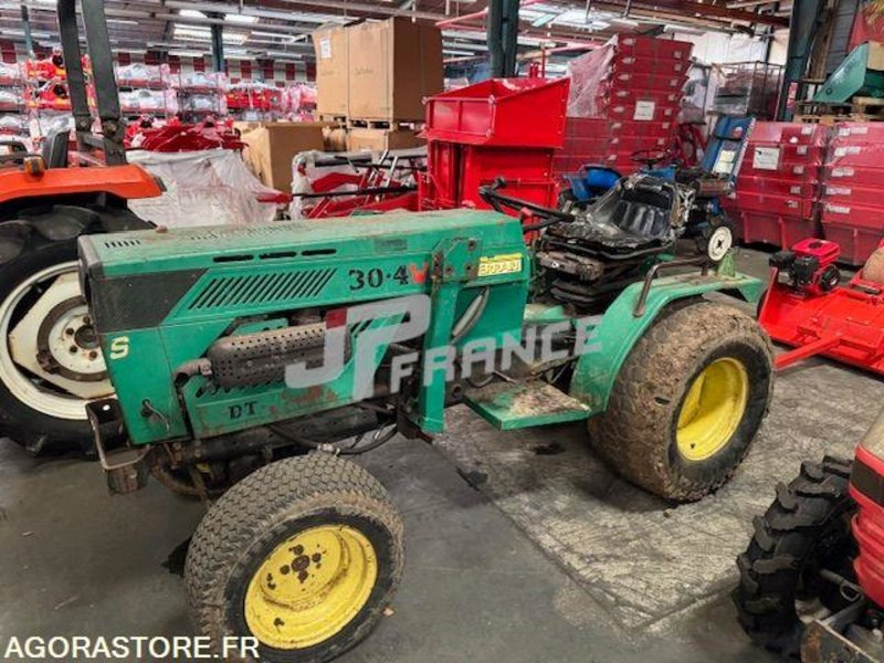 MICROTRACTEUR FERRARI 30CV 4CYLINDRES 4 ROUES MOTRICE ROUES GAZON DANS L'ETAT - Traktor: pilt 1 MICROTRACTEUR FERRARI 30CV 4CYLINDRES 4 ROUES MOTRICE ROUES GAZON DANS L'ETAT - Traktor: pilt 1