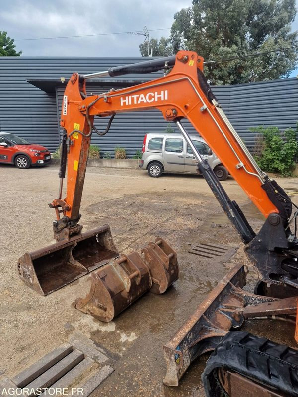 MINI PELLE HYDRAULIQUE SUR CHENILLES CAOUTCHOUC HITACHI ZX26U DIESEL 19.7CV 2017 - Miniekskavaator: pilt 5 MINI PELLE HYDRAULIQUE SUR CHENILLES CAOUTCHOUC HITACHI ZX26U DIESEL 19.7CV 2017 - Miniekskavaator: pilt 5