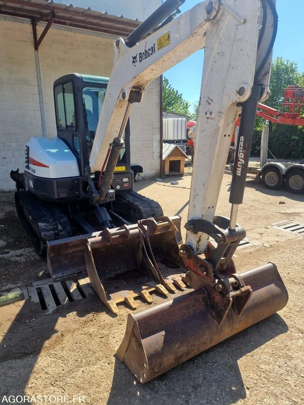 MINI PELLE SUR CHENILLE CAOUTCHOUC BOBCAT 5T E45 AVEC 3 GODETS - Miniekskavaator: pilt 1 MINI PELLE SUR CHENILLE CAOUTCHOUC BOBCAT 5T E45 AVEC 3 GODETS - Miniekskavaator: pilt 1