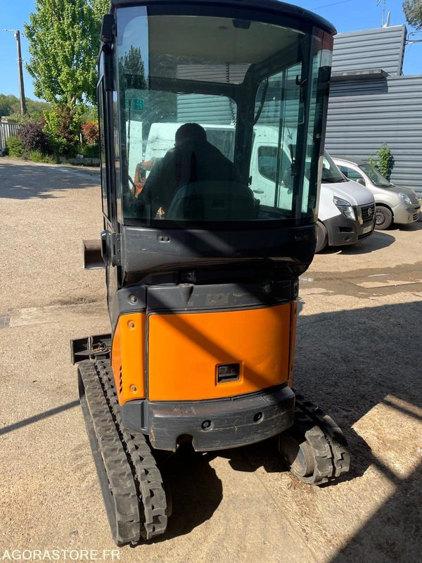 Ekskavaator MINI-PELLE SUR CHENILLE CAOUTCHOUC HITACHI ZX17U-2  15CV 1.9T AVEC 3 GODETS: pilt 10