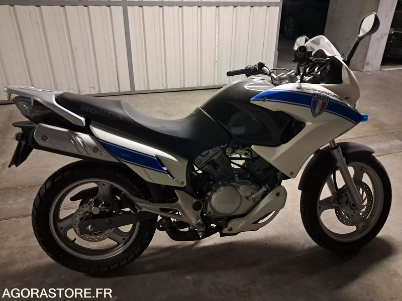 MOTO HONDA VARADERO 125 - POLICE MUNICIPALE - Mootorratas: pilt 2 MOTO HONDA VARADERO 125 - POLICE MUNICIPALE - Mootorratas: pilt 2