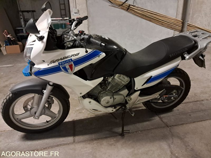 MOTO HONDA VARADERO 125 - Mootorratas: pilt 1 MOTO HONDA VARADERO 125 - Mootorratas: pilt 1